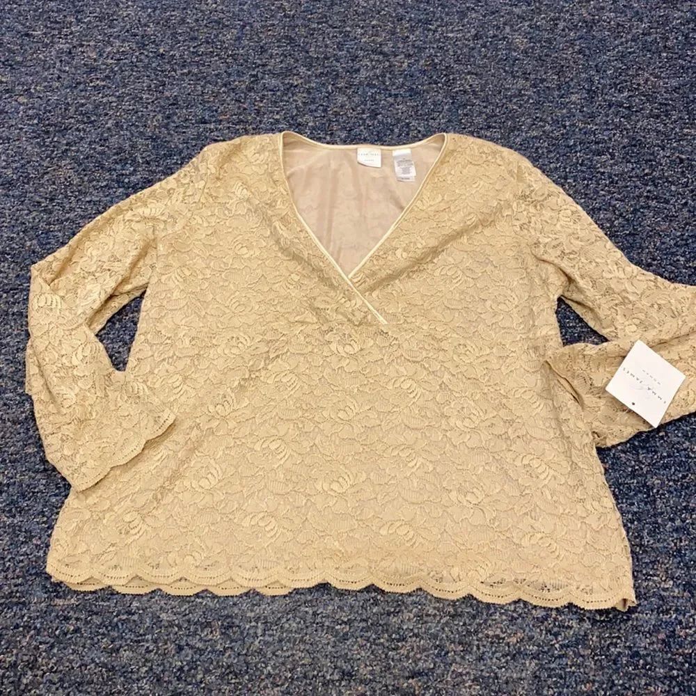 Emma James Tan Lace Top sz. 1X NWT